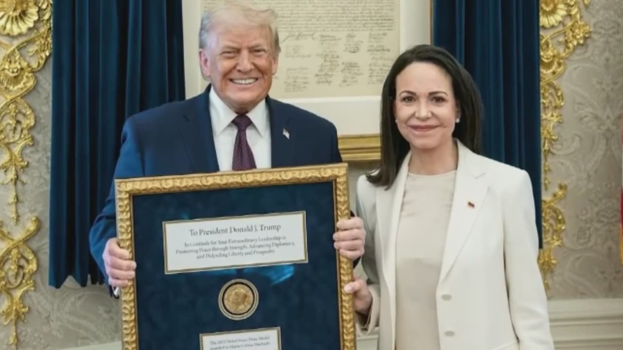 ¿María Corina Machado acertó al entregar la medalla a Donald Trump?