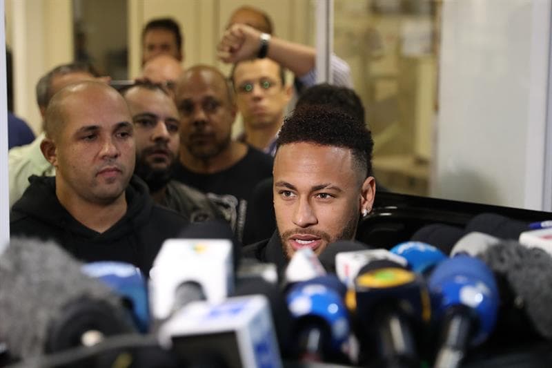 Neymar declara en la comisaría por supuesto delito cibernético