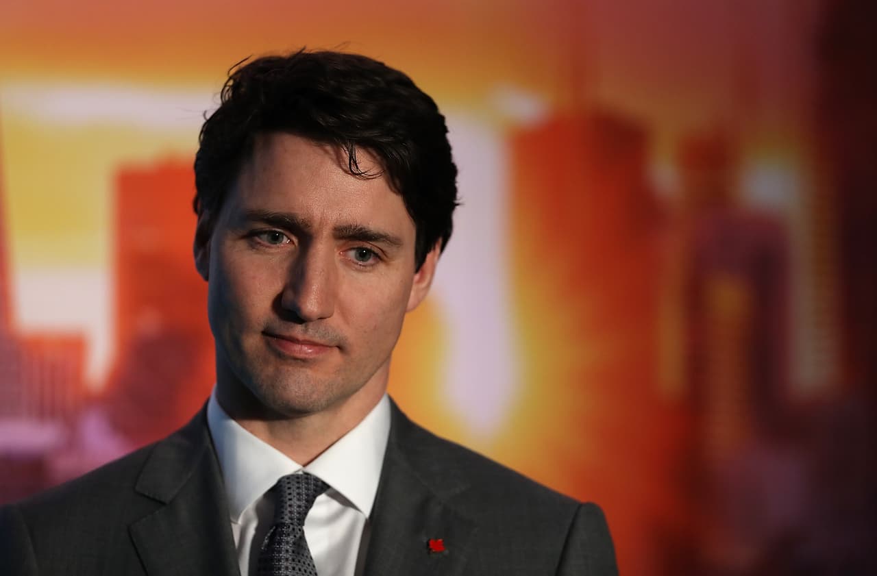 Cómo Justin Trudeau pasó de ser un 'encantador' político canadiense a estar hundido en un escándalo 