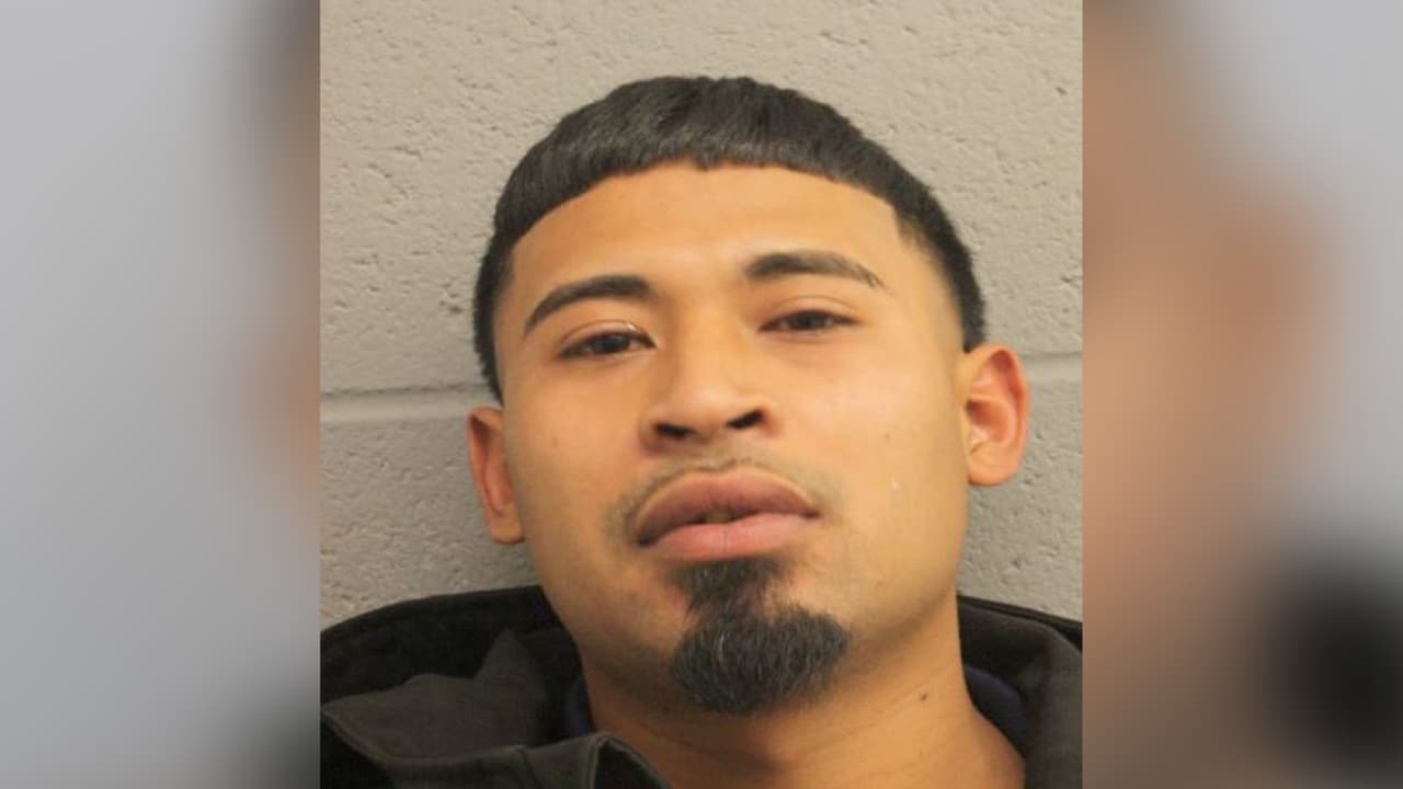 Raymundo Ferretiz, fue arrestado por conducir ebrio, se le fijó fianza de $500.