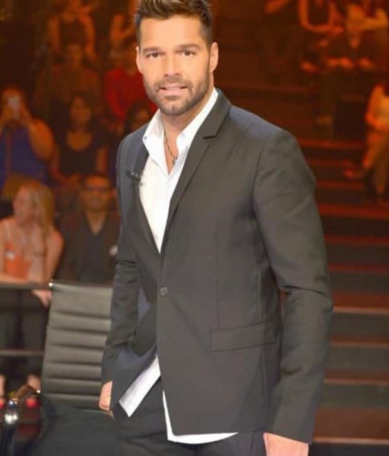 Ricky Martin promete una noche llena de sorpresas en el vigésimo aniversario de los Latin GRAMMY, ya que compartirá el escenario con Bad Bunny y Residente.