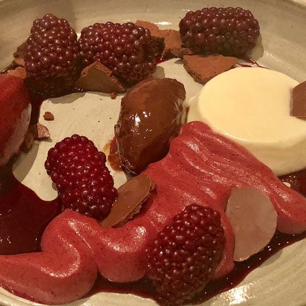 Como dice el dicho: "las penas con pan son menos", tal vez de esta manera 
<a href="https://www.univision.com/shows/el-gordo-y-la-flaca/mia-de-molina-revela-que-estudiara-y-asi-pasa-sus-ultimos-dias-con-el-gordo-antes-de-irse-a-la-universidad-video">Raúl sufrió un poco menos</a> por dejar a su hija tan lejos de casa.