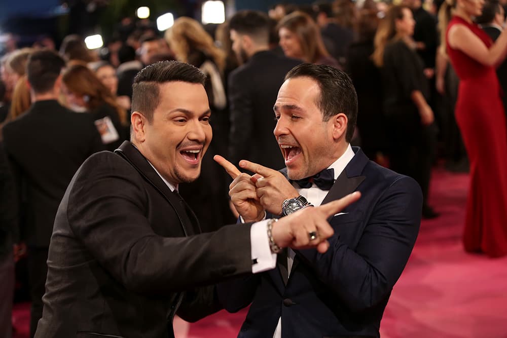 ¡Ahhh, se la creyeron!!! Era broma, este par se lleva de maravilla y sólo estaban jugando... Menos mal, no queríamos accidentes en el show.