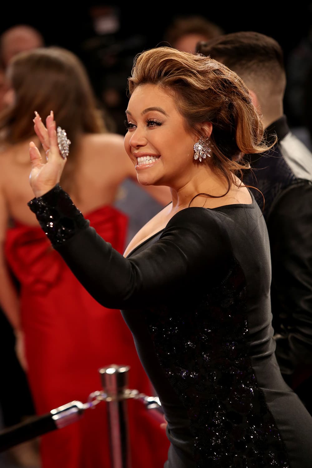 '¡Hello, hello, hello', la guapa Chiquis no paraba de sonreír y saludar a todos.