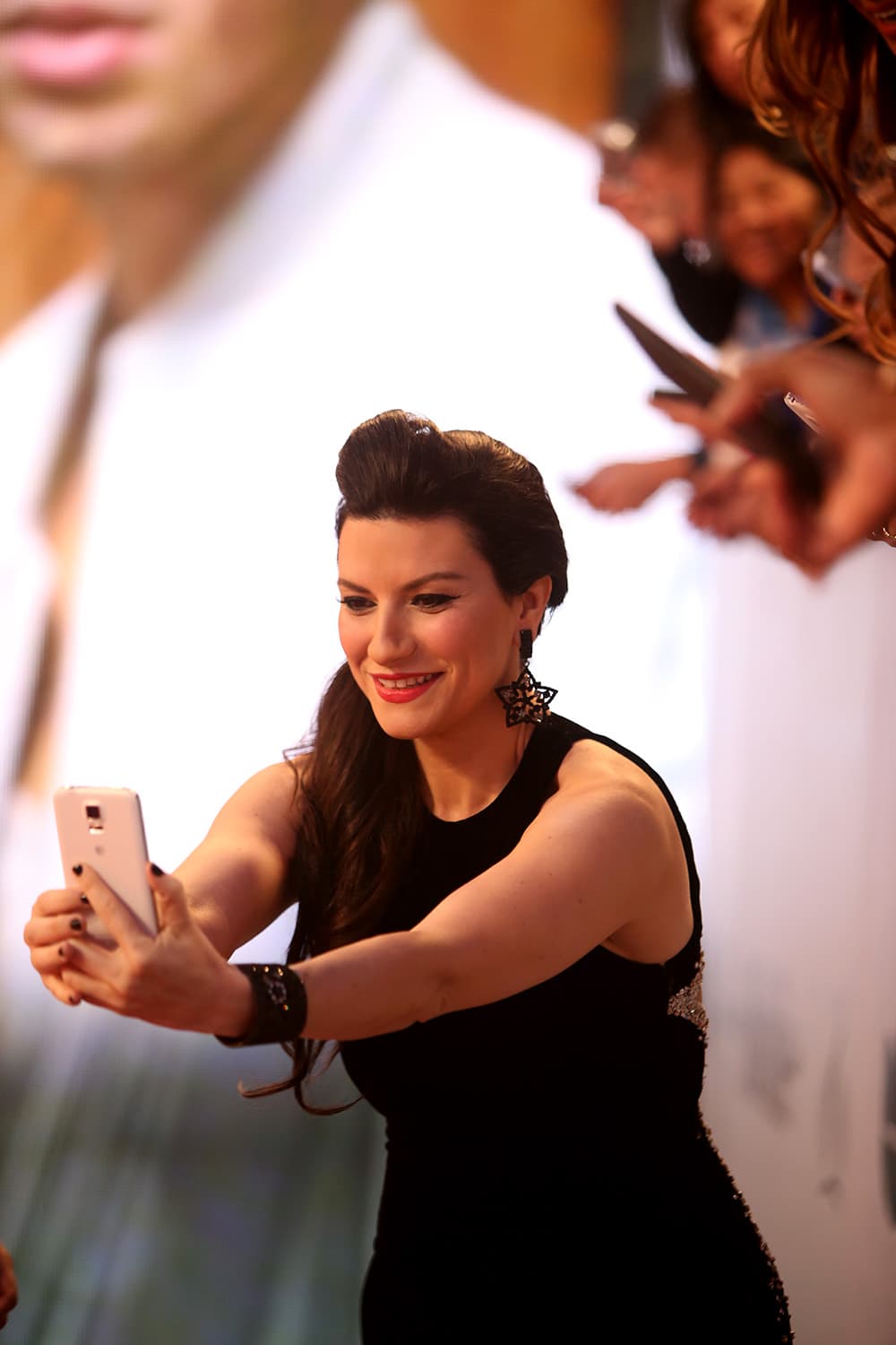 "¿Dónde le pico pa que salga la foto?", parece que así decía Laura Pausini en esta foto.