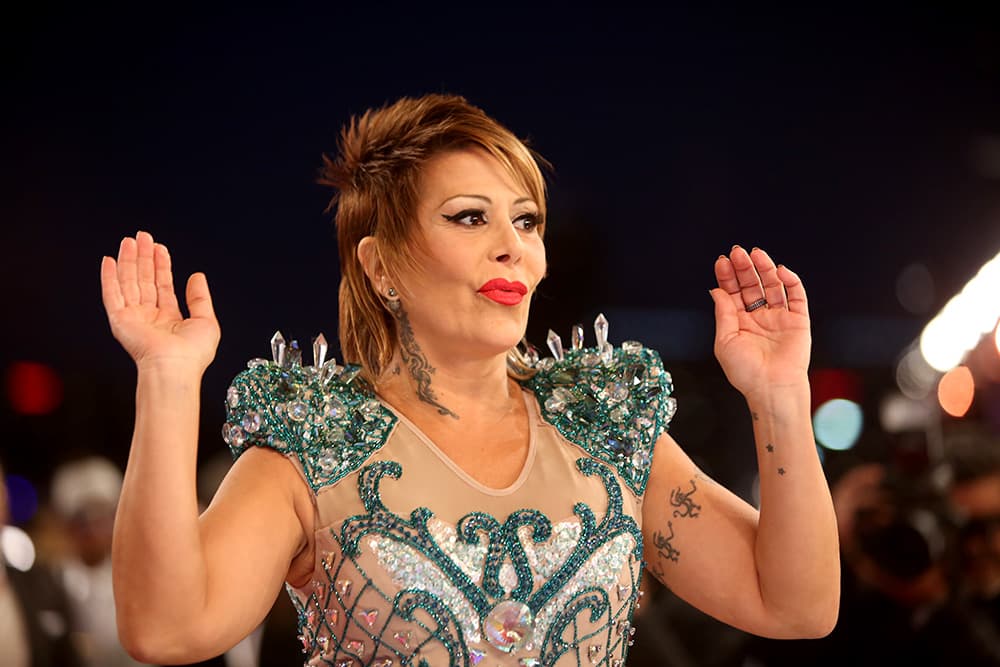 Alejandra Guzmán parece que en esta foto hizo una expresión famosa en las redes: '¡Ay sí, ay sí, todos quieren foto conmigo!'.