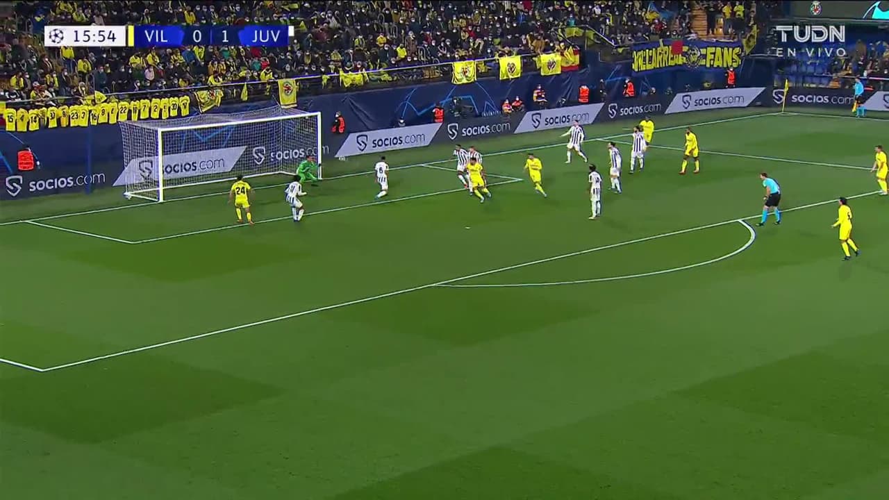 ¡TIRO ATAJADO! disparo por Arnaut Danjuma.