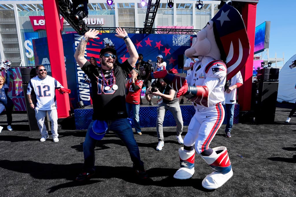 Antes de que Bad Bunny comenzara el show del medio tiempo del Super Bowl, Taylor Martínez tuvo la oportunidad de practicar algunos pasos en el estadio, en Santa Clara, California.