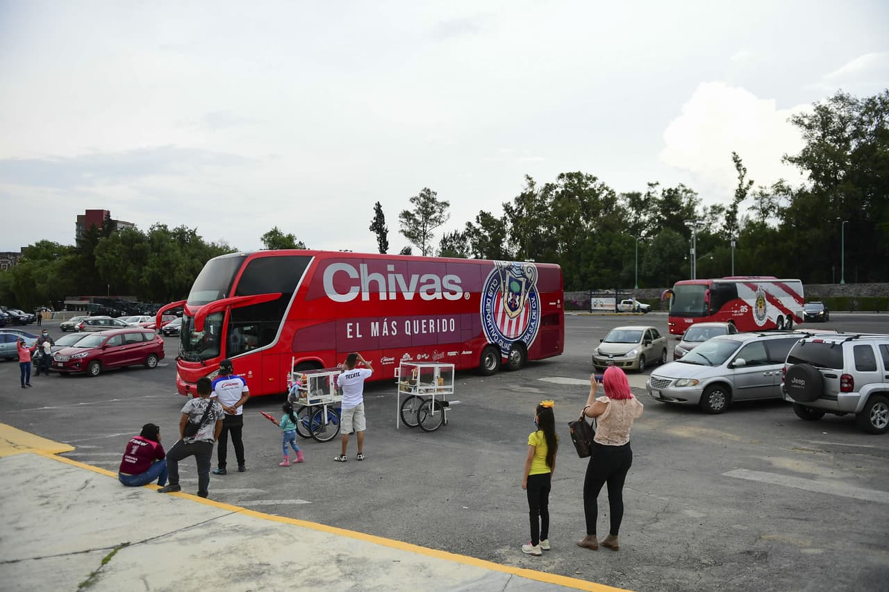 Las Chivas arribaron a Ciudad Universitaria para disputar el último partido de la Copa GNP por México en la final frente a Cruz Azul.