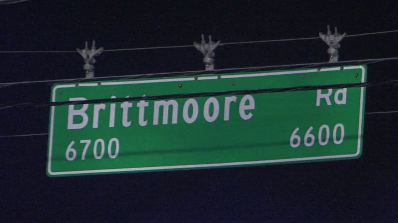 El sábado 17 de julio, alrededor de las 8:44 pm, la oficina del sheriff del condado Harris recibió el reporte de un tiroteo en la cuadra 
<b><a href="https://www.google.com/maps/place/6600+Brittmoore+Rd,+Houston,+TX+77041/@29.8652779,-95.5710108,17z/data=!3m1!4b1!4m5!3m4!1s0x8640d00453fa340b:0x4f77dba919f77c83!8m2!3d29.8652779!4d-95.5688221" target="_blank">6600 de Brittmore. </a></b>