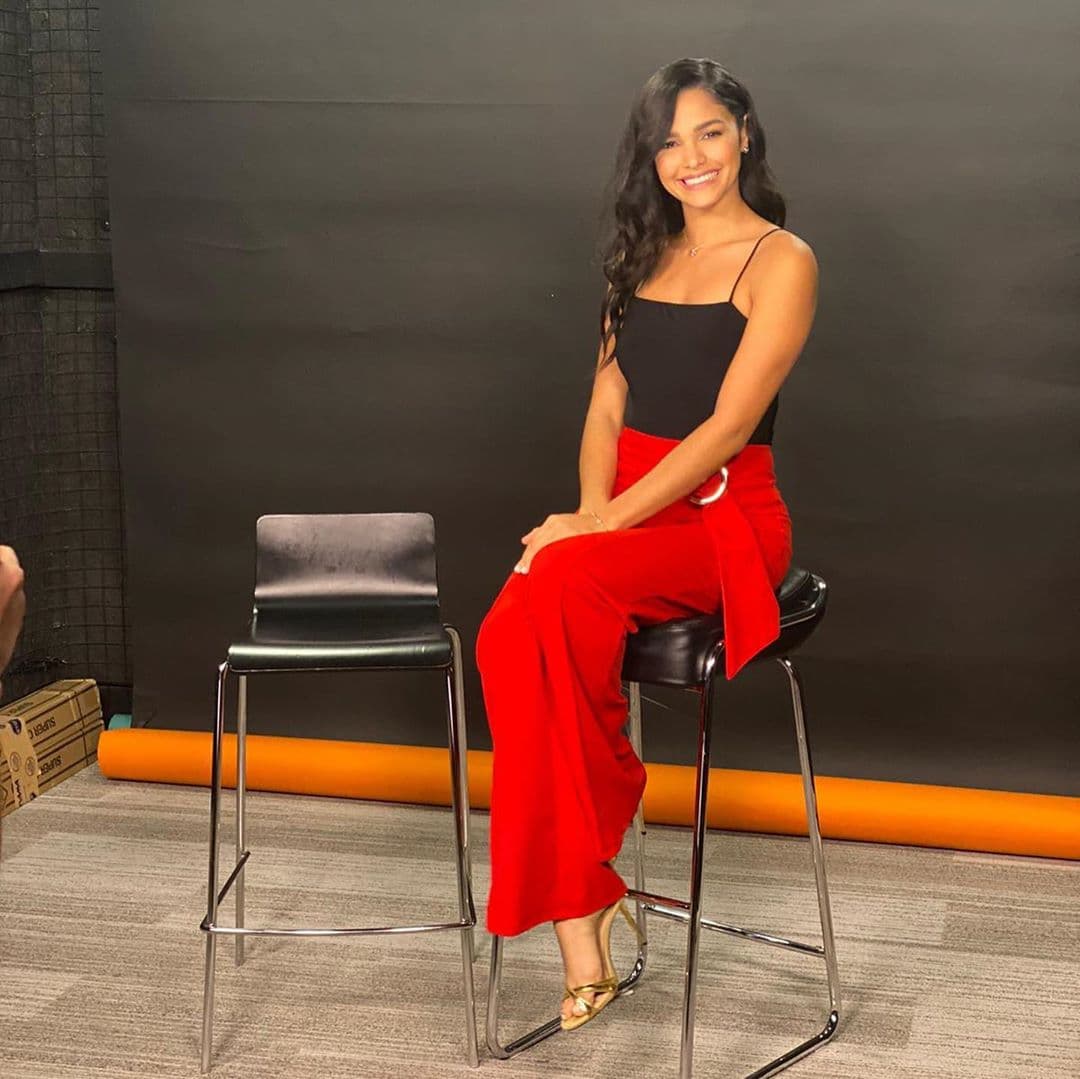 La modelo y bailarina también se ha desarrollado como empresaria, y además de conducir ¿Quién Es La Máscara? tiene su línea exclusiva de joyería.