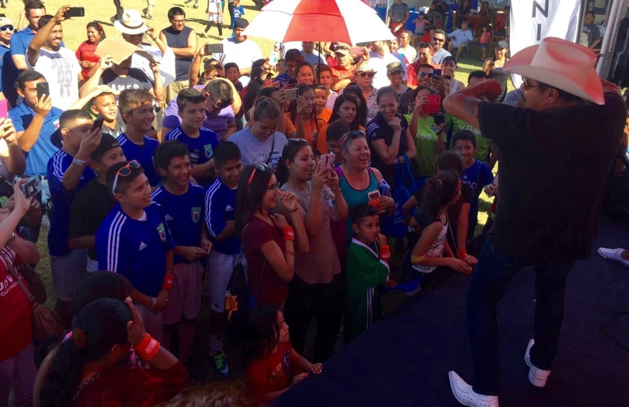 La Copa Univision en Phoenix, Arizona vibró con la llegada de 'El Bueno, La Mala y El Feo'.