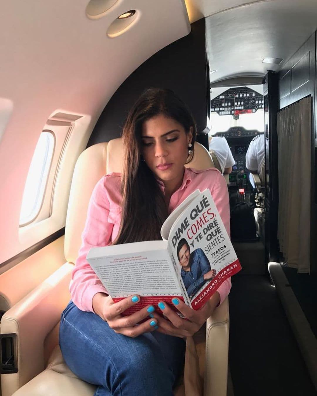 “Este hombre que ven aquí no para de luchar por sus sueños me inspira cada día con su pasión, su determinación y ganas, siempre reinventándose y lo mejor de todo es que lo hace por ayudar a otros. ¡Más orgullosa de ti no puedo estar mi Ale!” afirmó Francisca ante los más de dos millones de seguidores de redes sociales.
<br>
<br>