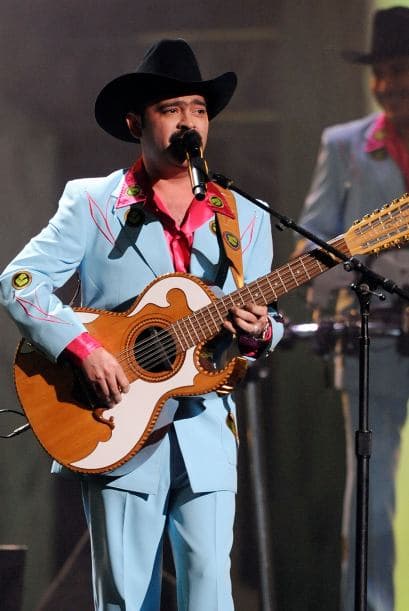 Los Tucanes han dedicado otros temas a los capos del narco mexicano. Con la canción 'Cártel de a kilo' hacen referencia a actividades ilícitas.