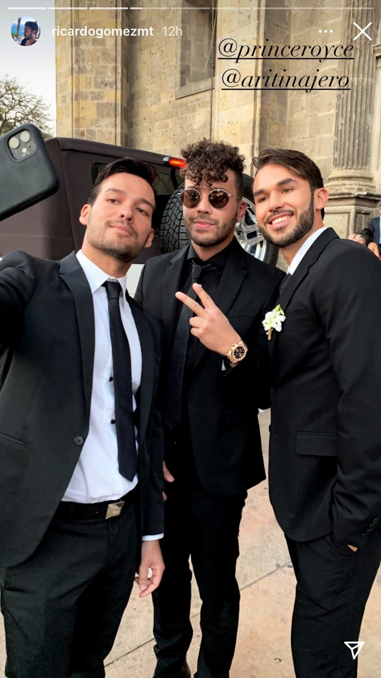 Parte del clamor también se debía a las varias celebridades que aparecieron como 
<b>Prince Royce. </b>
<br>