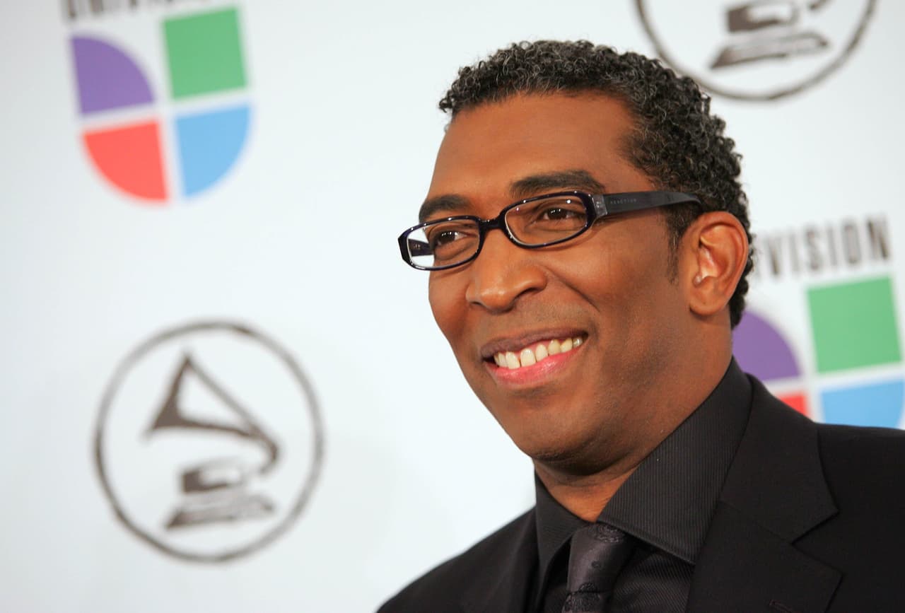 <b>Chichi Peralta</b>: músico íntegro que se hizo mundialmente conocido por mezclar ritmos. Entre sus reconocimientos tiene un Grammy Latino, un Premio Lo Nuestro y una Gaviota de Plata.