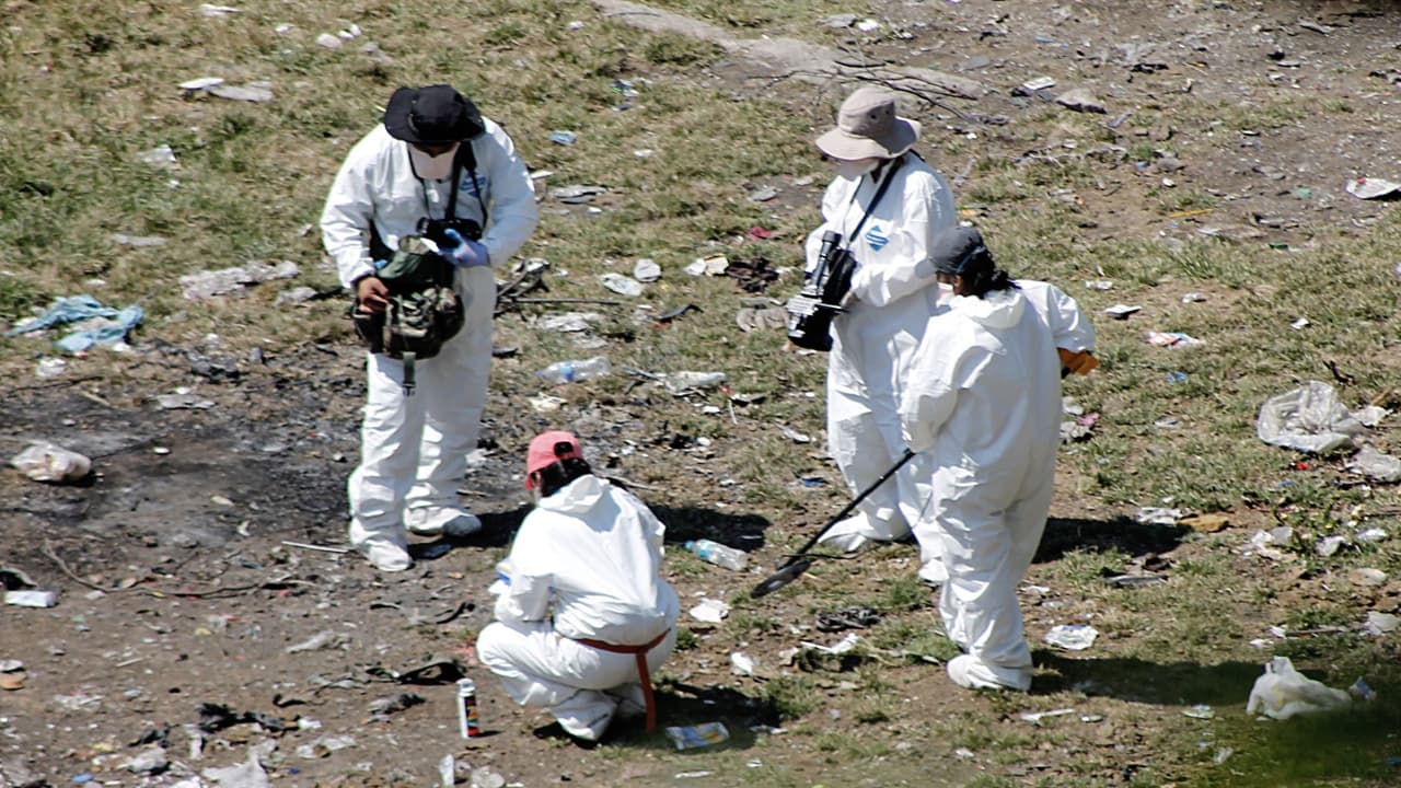 Restos óseos hallados en Iguala pueden ser de una mujer y tres hombres