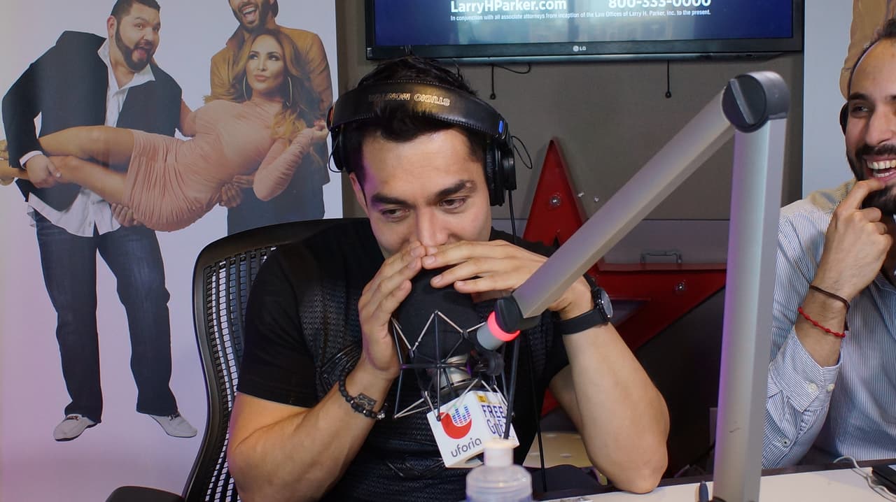 <b><a href="http://www.univision.com/temas/omar-chaparro">Omar Chaparro</a></b> se metió al 
<b><a href="http://www.univision.com/temas/el-free-guey">Free-guey show</a></b> y nos contagió con toda su alegría.