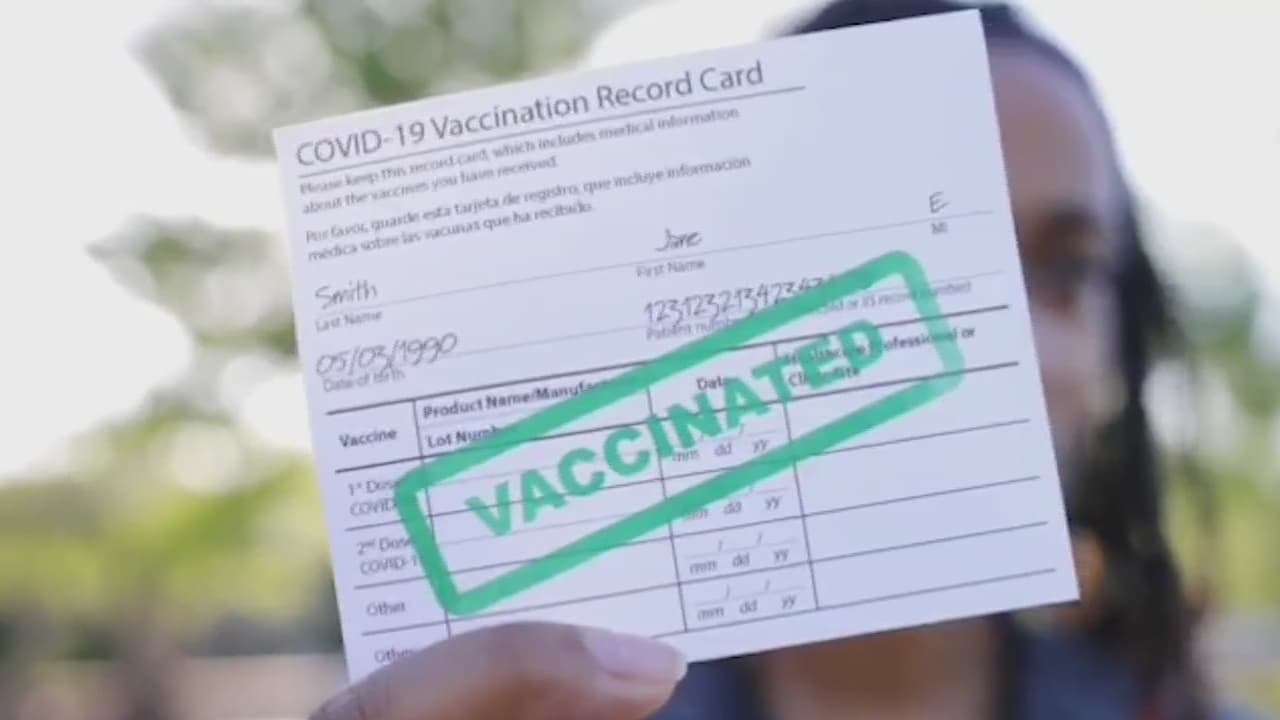 Tendrás que mostrar evidencia de vacunación contra el coronavirus para comer en el interior de los restaurantes en Filadelfia 