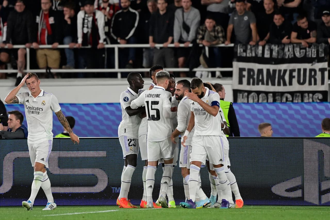 El madridismo comenzó la fiesta en Helsinki desde la primera parte.
<br>