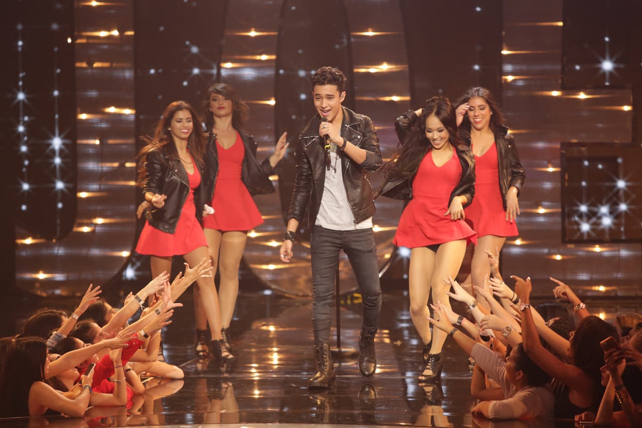 Una noche donde se le hizo honor al Latin GRAMMY, hubo sorpresas y la eliminación de un chico más. Esta noche le dijimos adiós a Sebastián y los jueces, además de no tener paciencia, fueron difíciles de complacer.