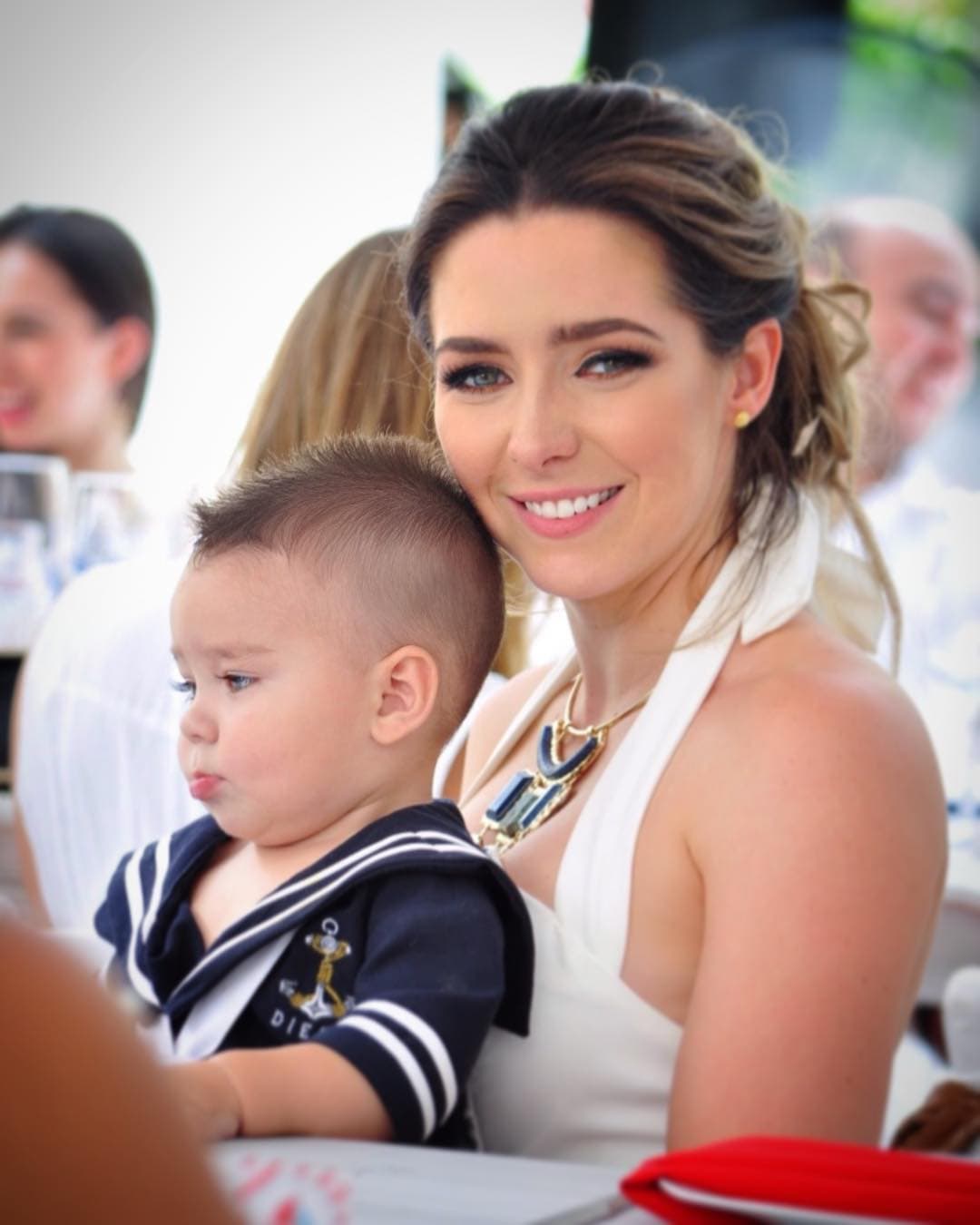 Comenzamos este listado con
<b><a href="http://www.univision.com/temas/ariadne-diaz">Ariadne Díaz</a></b> y el pequeño Diego Ornellas, quien con tan sólo un año de vida participó en 'La doble vida de Estela Carrillo', esto dentro del capítulo final de la historia.