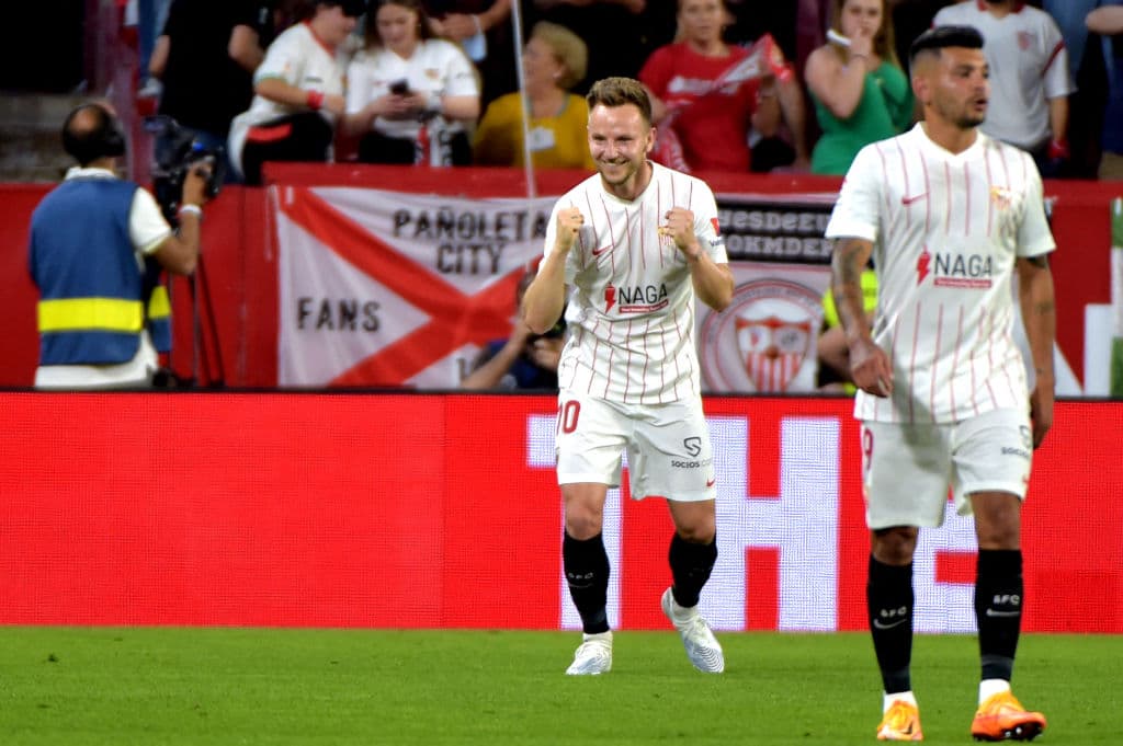 Real Madrid logró un nueva remontada y venció por 2-3 al Sevilla, que tuvo a Jesús ‘Tecatito’ Corona durante 60 minutos, y dejó encaminado el título de LaLiga de España.