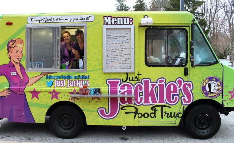 El festival se apodera de un tramo de media milla de Main Street desde Shurs Lane hasta Green Lane y atrae a una enorme y hambrienta multitud a Manayunk.