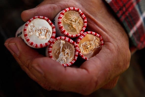 Al respecto, Timothy Geithner, secretario del Tesoro afirmó: "En estos tiempos difíciles, los estadounidenses hacen que cada dólar cuente, y se merecen lo mismo de su Gobierno".