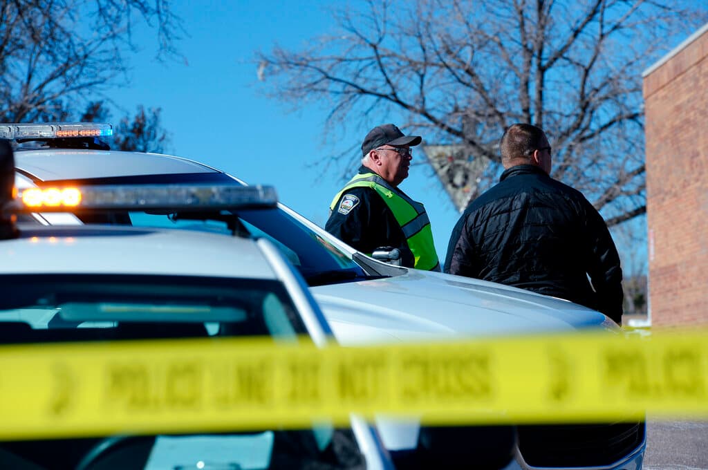 Los hechos ocurrieron en el Club Q de Colorado Springs. La policía empezó a recibir llamadas por un tiroteo a las 23:57 de la noche del sábado.