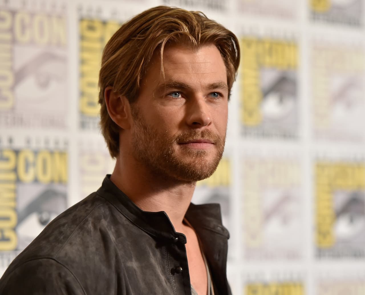 Chris Hemsworth le da vida a Thor, quien puede levantar sin problemas 100 toneladas, combatir días y noches sin cansancio y moverse a la velocidad del rayo; además, no se enferma o adquiere infecciones.