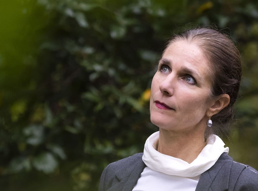 <b>Rebecca Gomperts</b> — doctora holandesa.
<br>
<br>Es una conocida activista por los derechos de la mujer y, en particular, por el derecho al aborto. Es fundadora de Women on Waves y Women on Web, que brindan servicios de salud reproductiva para mujeres en países donde no se brindan.