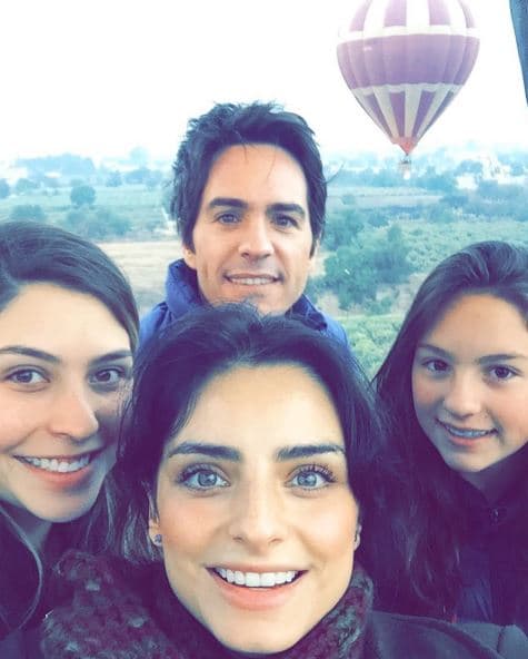 La actriz mexicana ha demostrado que las madrastras pueden ser bellas y buenas, pues en sus redes, Aislinn no se cansa de presumir la excelente relación que mantiene con su hijastra, Lorenza.