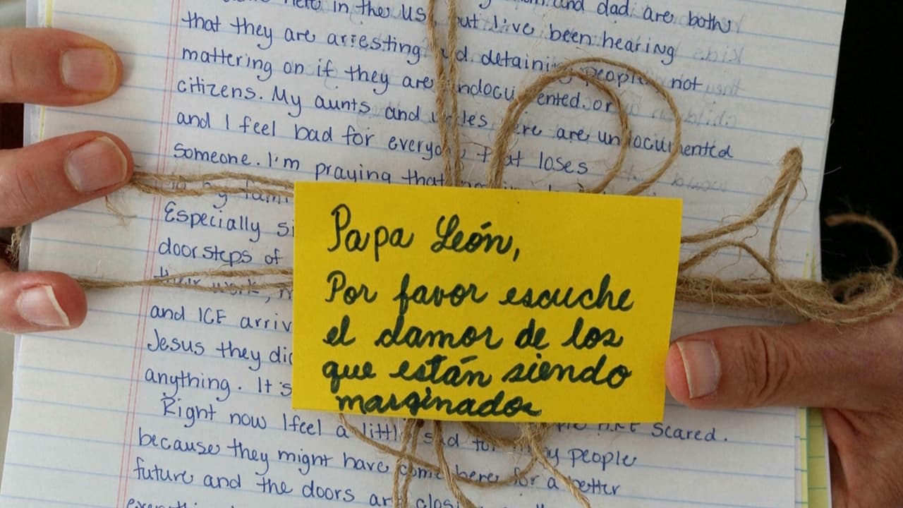 El papa León se conmueve con cartas de inmigrantes enviadas desde EEUU