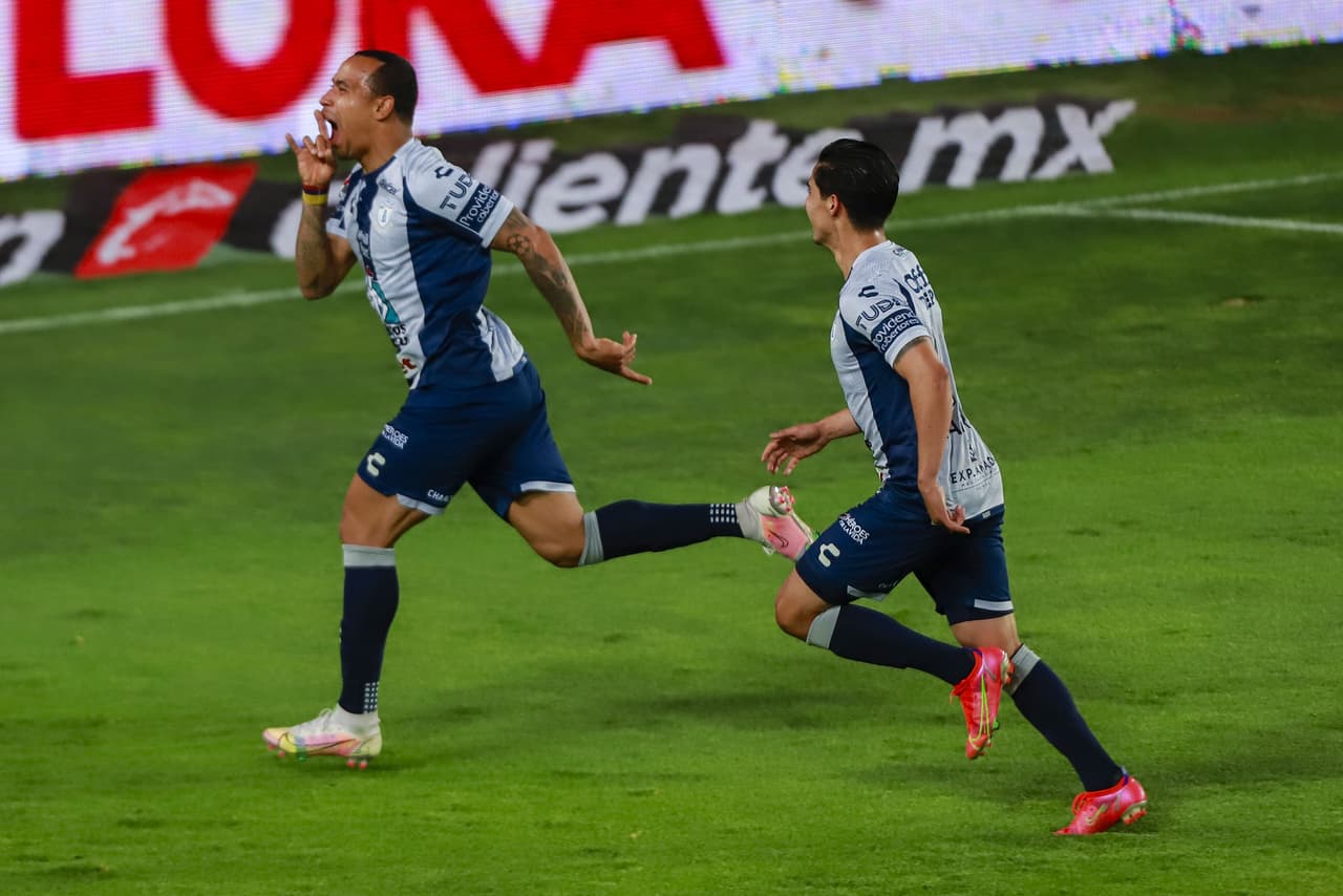 Pachuca controla el partido de principio a fin y con goles de Erick Aguirre, Felipe Pardo y Luis Chávez los Tuzos vencen 3-1 a las Águilas y toman una muy cómoda ventaja en la serie.