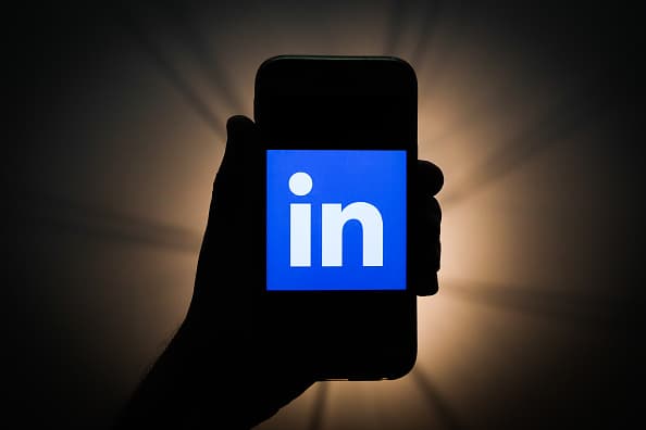 <b>LinkedIn</b>
<br>
<br>La empresa anunció que ha reducido las participaciones de sus empleados en eventos públicas.
<br>