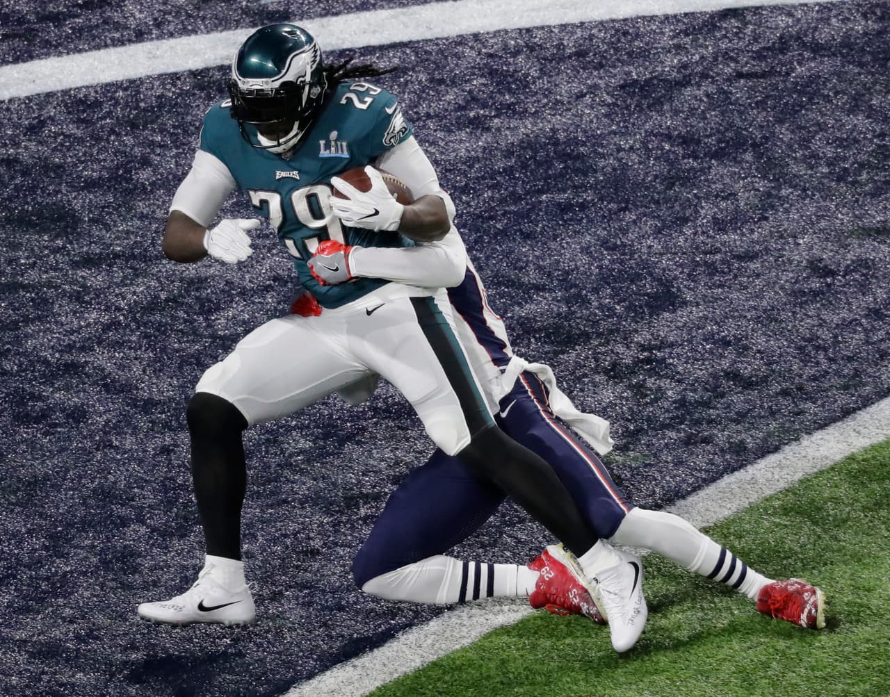 Con este acarreo, LeGarrette Blount amplió la ventaja de los Eagles.