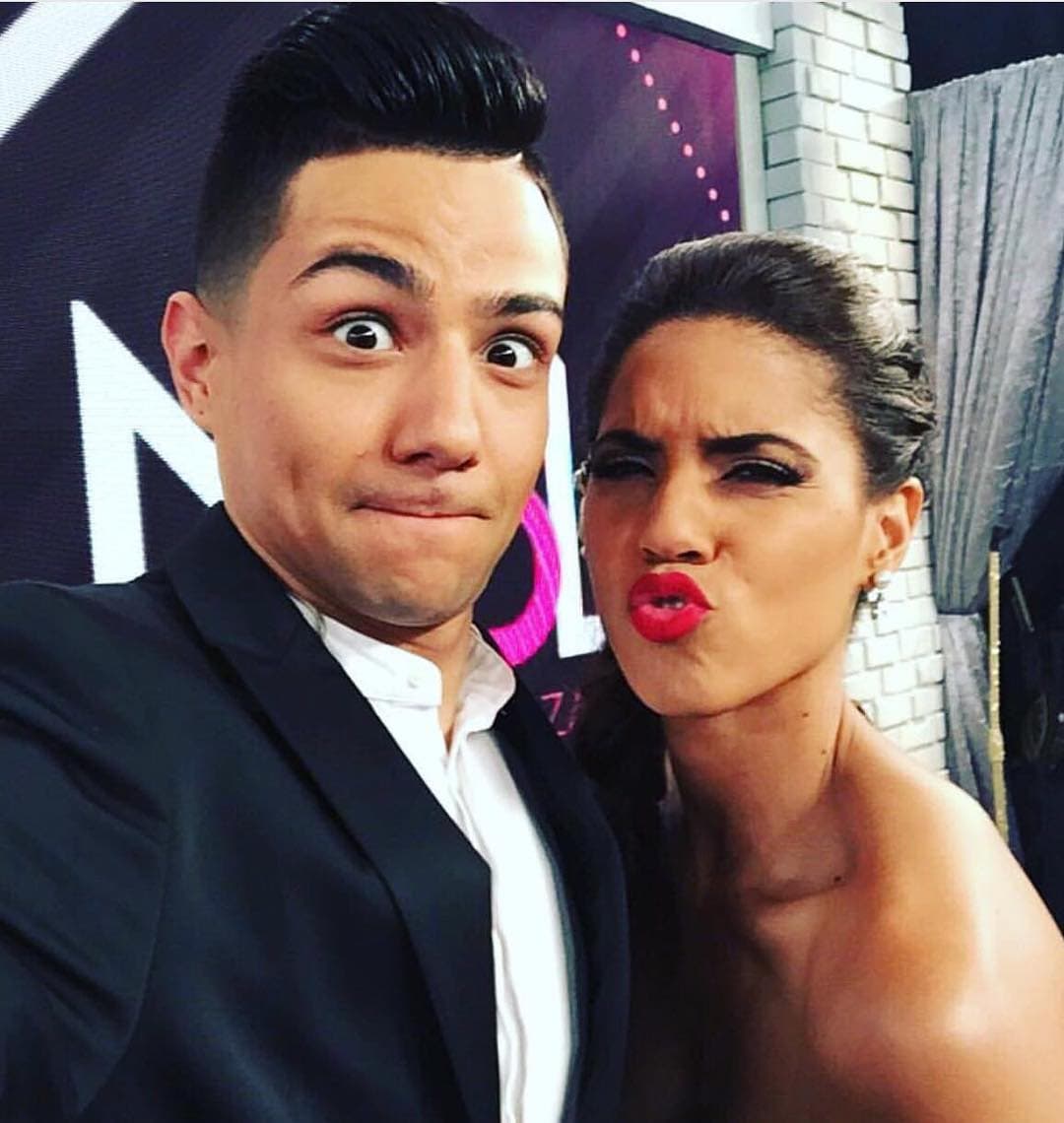 Con Luis Coronel aprovechó para hacer algunas muecas.