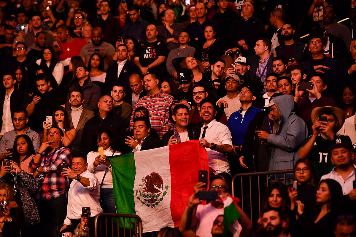 "¡Canelo! ¡Canelo!" fue el canto que se escuchó durante toda la pelea, el mexicano fue local en la 'Gran Manzana'.