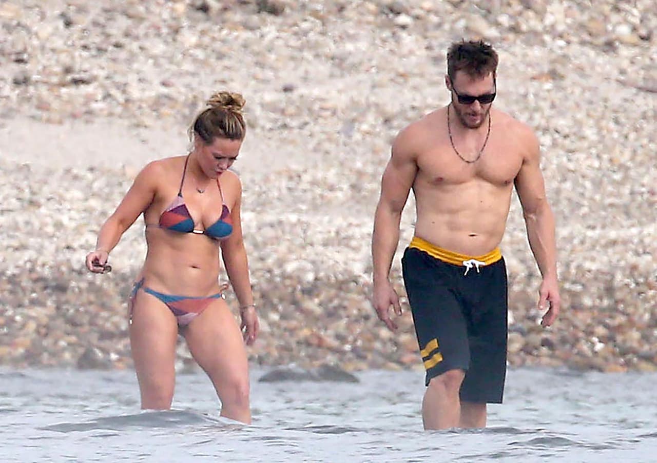 La parejita fue invitada a una boda.