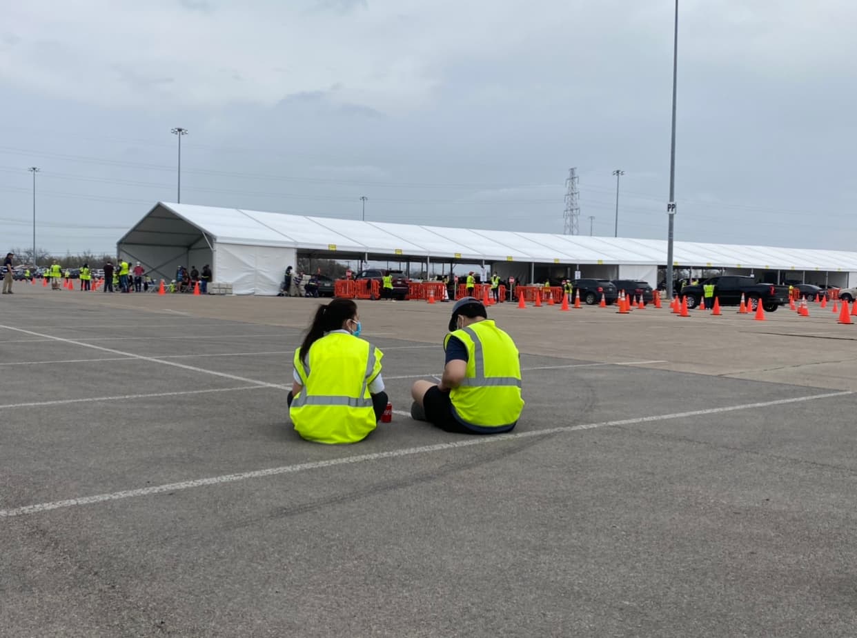 El condado necesita voluntaries bilingües, para registrarse puede ingresar a la página 
<b><a href="https://www.voly.org/opportunity/view.html?id=62696" target="_blank">web del condado</a></b>.