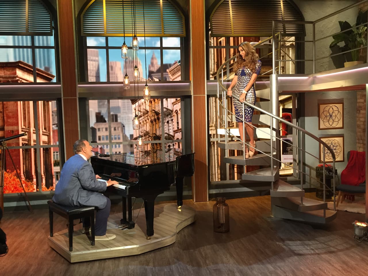 El Gordo quiso lucirse frente a la guapísima Ninel Conde.