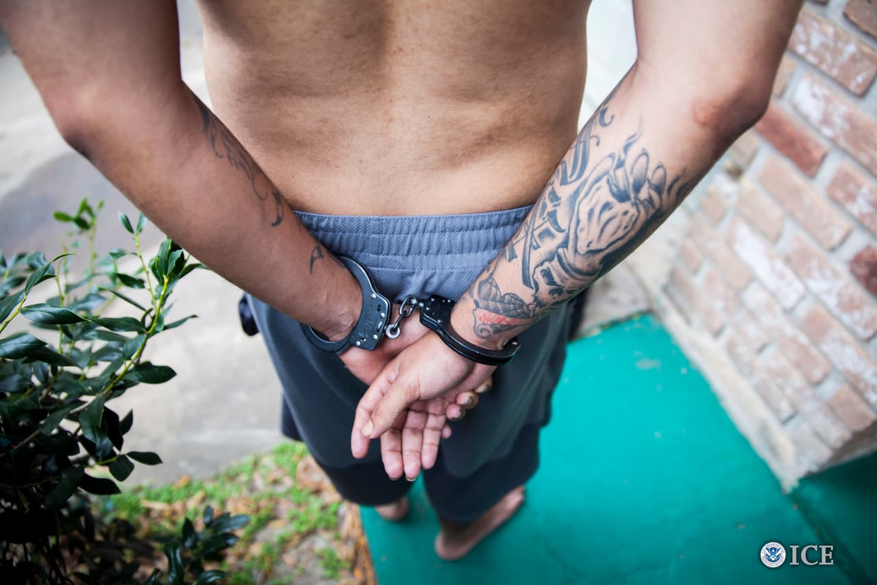 Arrestan a 36 miembros de pandillas al sur de Texas