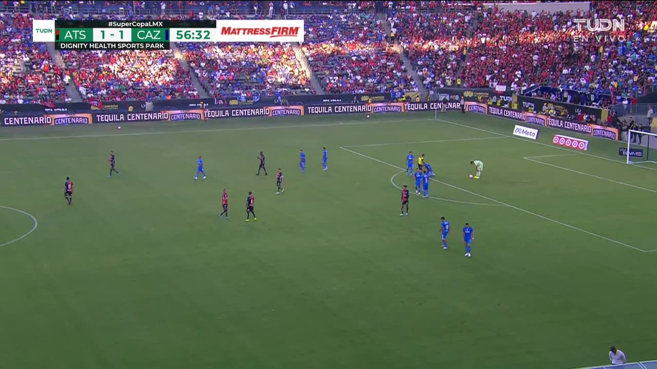 ¡TIRO ATAJADO! disparo por Emanuel Aguilera.