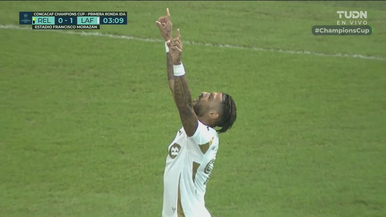 ¡Goool de Bouanga! Al 2' pone el gol para LAFC desde los once pasos