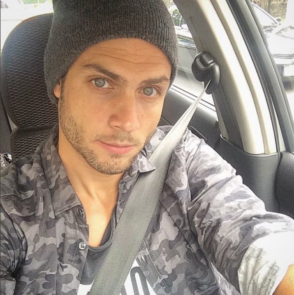 Nació en Esquel, Argentina el 2 de diciembre de 1982.