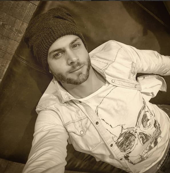 No le pierdas la pista a este guapo y talentoso actor.