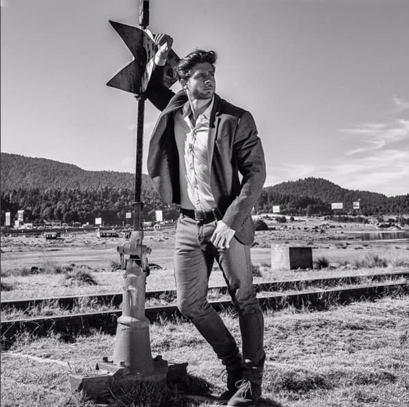 En el 2016 obtiene su primer protagónico en la novela "Un Camino Hacia el Destino".