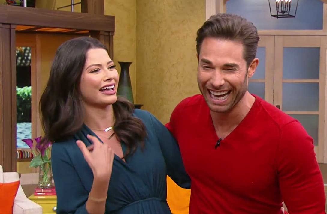 Ana Patricia quiso desviar el tema preguntándole por su novia Angelique Boyer, que esta vez no pudo acompañarlo.