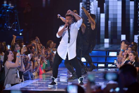 Todas las fans querían una 'Mordidita' del puertorriqueño.